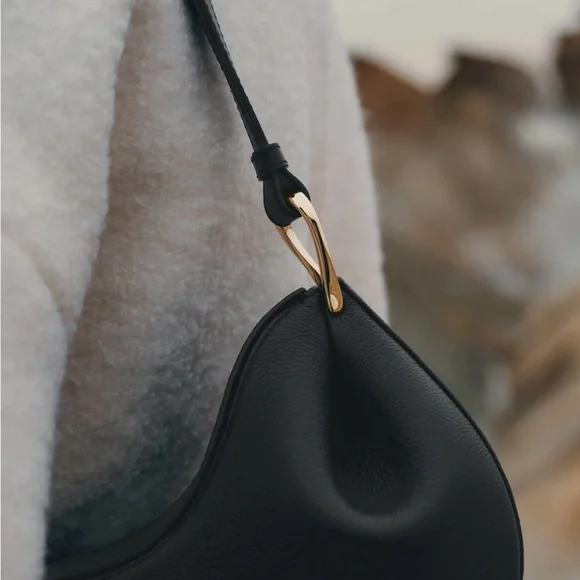 Polene Tonca Bag in textured leather - Picture 2 of 11